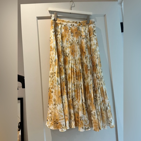 Bundle skirt and dress - Picture 3 of 3